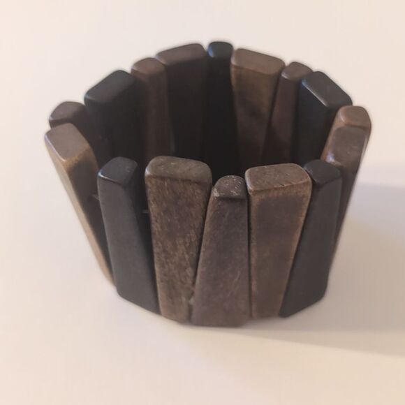 631 Chunky Brown and Tan Wood Beaded Stretch Bracelet - Picture 3 of 4